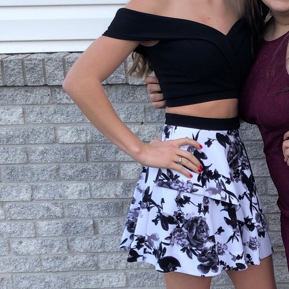 Gorgeous homecoming dress. - Picture 3 of 3